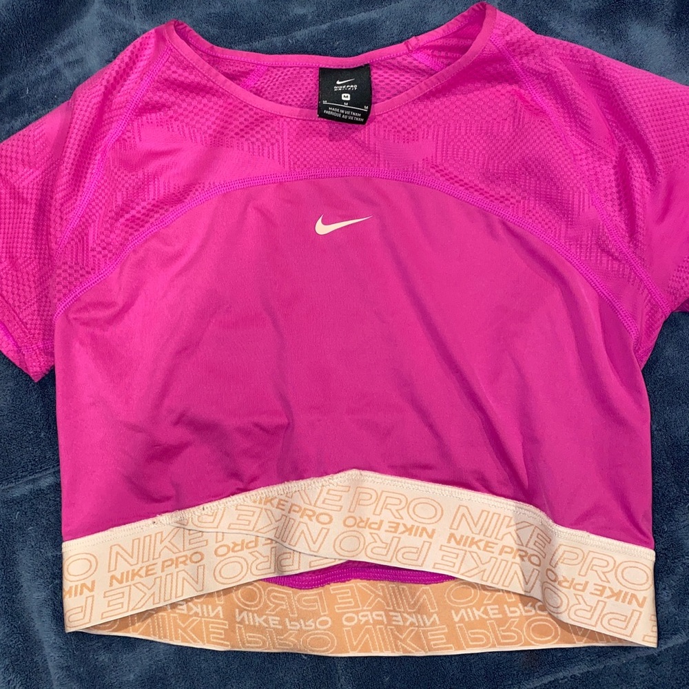 Nike workout crop top, loose fitting